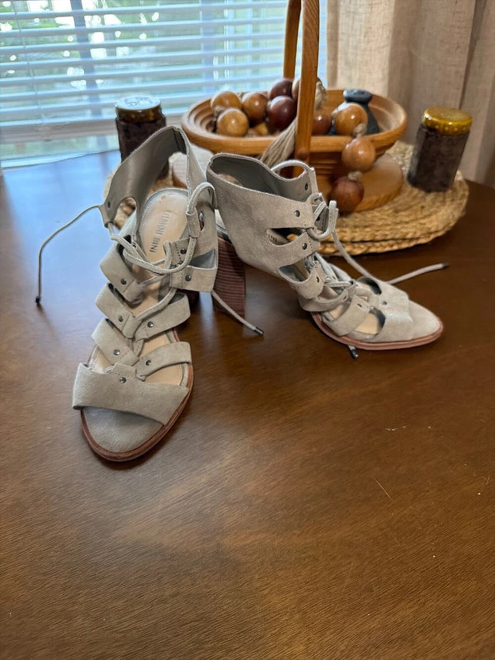 Gianni Bini gladiator top sandals, wood black heel EUC 8.5 335